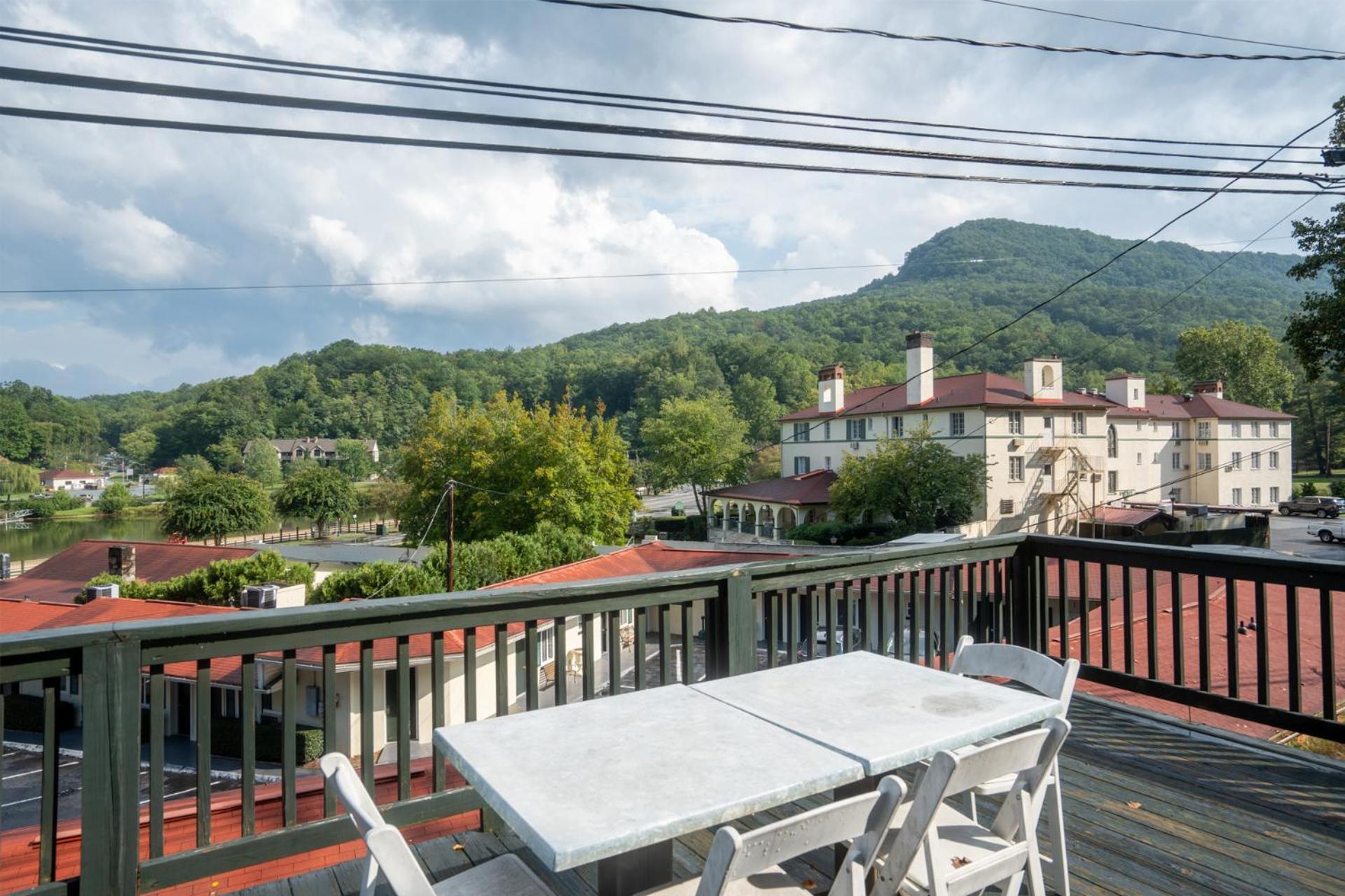 Lake Lure Inn And Spa ภายนอก รูปภาพ