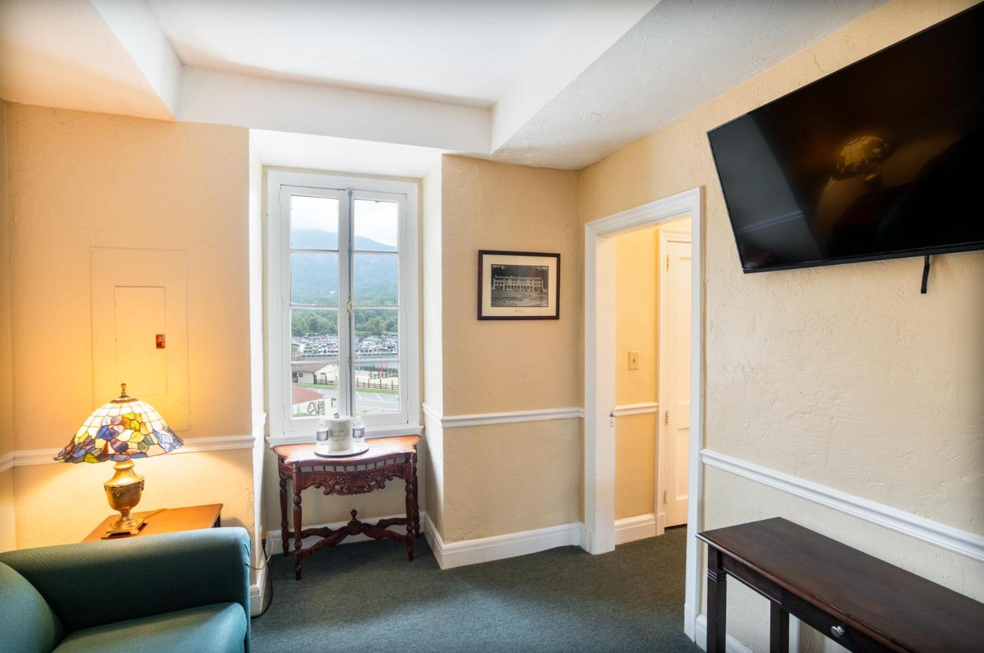 Lake Lure Inn And Spa ภายนอก รูปภาพ