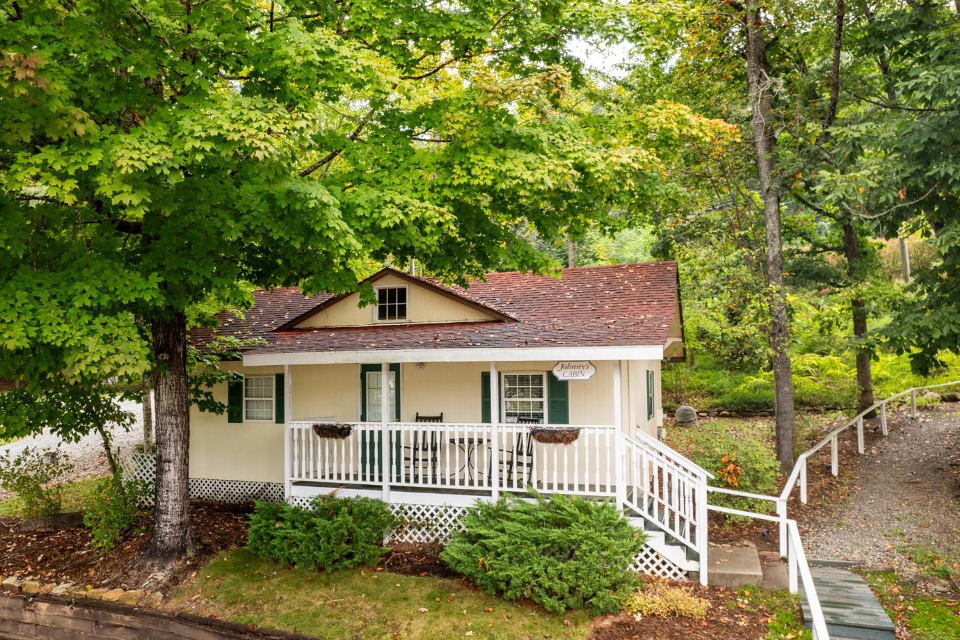 Lake Lure Inn And Spa ภายนอก รูปภาพ